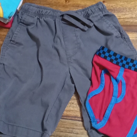 Assorted boys clothes bundle - Picture 2 of 4